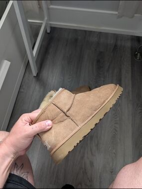 Uggs Unisex  Short Winter Boot - Tan
